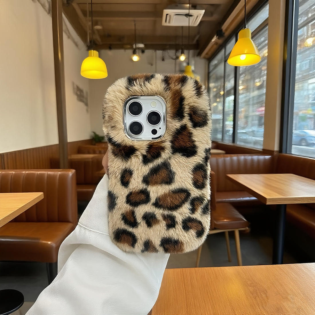 Plush Brown Leopard Print Phone Case Compatible with for iphone 16 Pro Max/16 Pro/16/15 Pro Max/15 Pro/15/14 Pro Max/14 Pro/14/13 Pro Max/13 Pro/13 Autumn And Winter Phone Protective Cover.