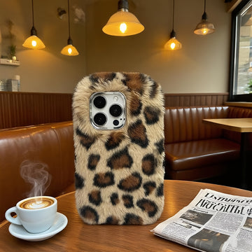 Plush Brown Leopard Print Phone Case Compatible with for iphone 16 Pro Max/16 Pro/16/15 Pro Max/15 Pro/15/14 Pro Max/14 Pro/14/13 Pro Max/13 Pro/13 Autumn And Winter Phone Protective Cover.